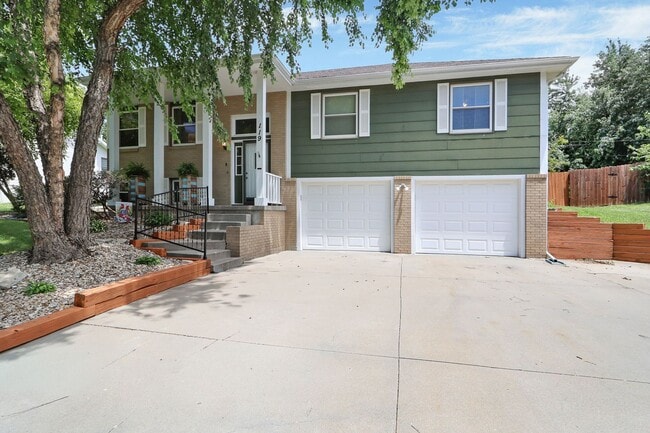 Building Photo - Spacious Home for Rent!