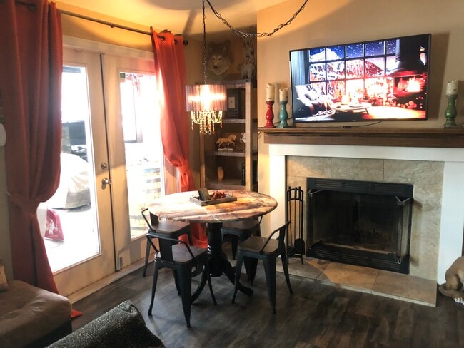 Building Photo - 266 Fireside St