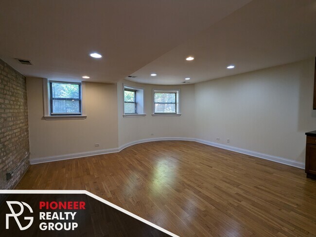 Building Photo - 2840 N Albany Ave