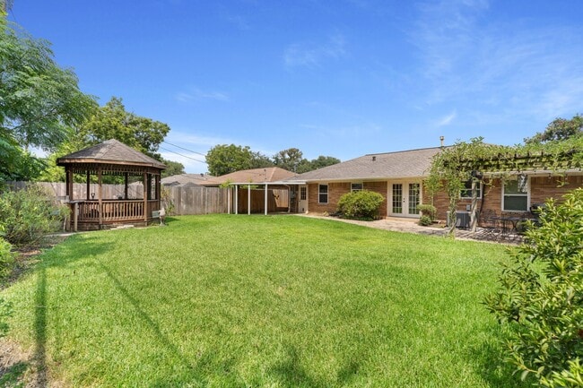 Building Photo - 935 Stonecrest Dr