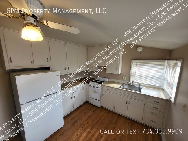 Building Photo - 2557 4th St