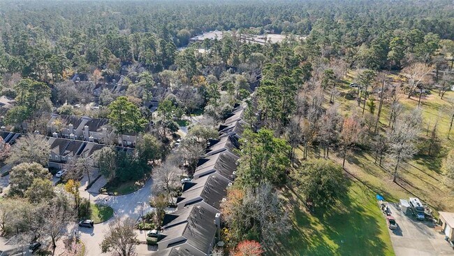 Building Photo - 131 N Villa Oaks Dr