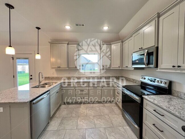 Building Photo - Siloam Springs- Single-Family Home- Stunning Cherrywood Plan