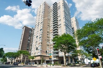 Building Photo - 6301 N Sheridan Rd