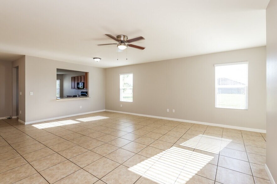 Building Photo - 320 SE 3rd St