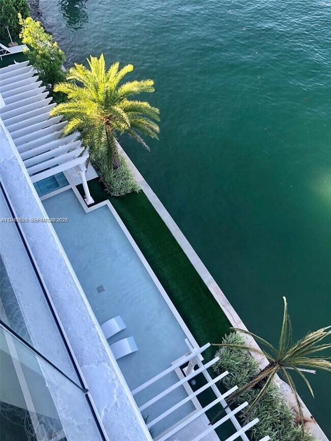 Building Photo - 9821 E Bay Harbor Dr