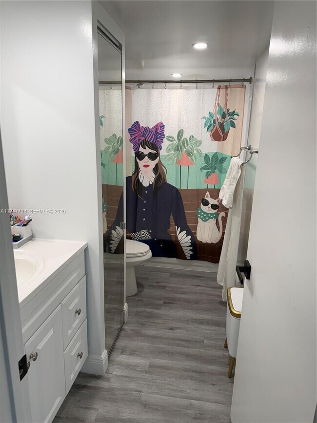 Building Photo - 2563 Lakeview Ct