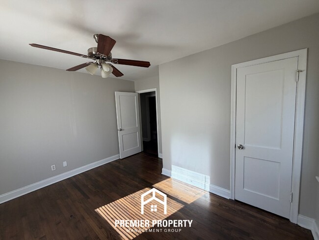 Building Photo - Charming 3-Bedroom Memphis Rental with Hardwood Floors & Fenced Backyard