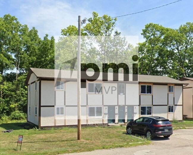 Building Photo - 834 Whitethorne Ave
