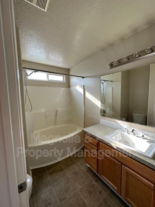 Building Photo - 16538 Sadie Ave