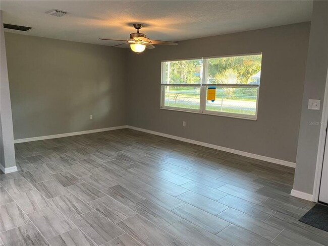 Building Photo - 38415 9th Ave