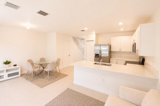 Building Photo - 5085 SW 37th St