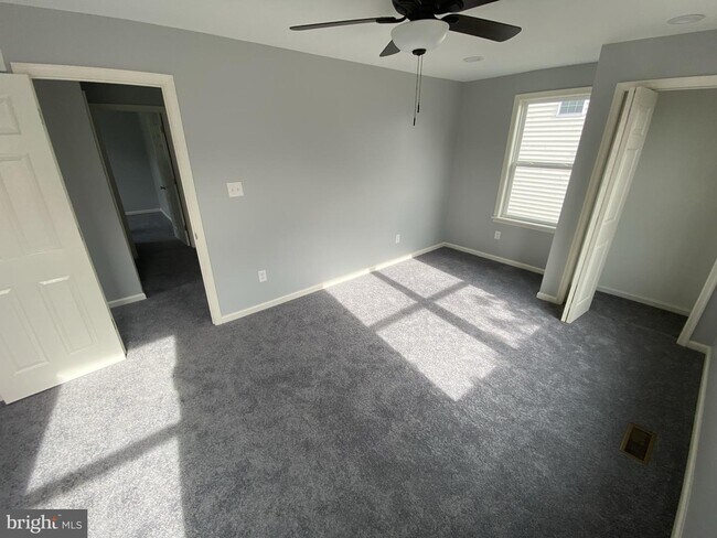 Building Photo - 2605 Maple Ave