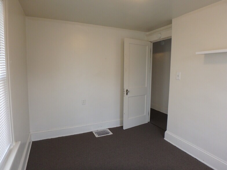 Building Photo - 117 N Montour St