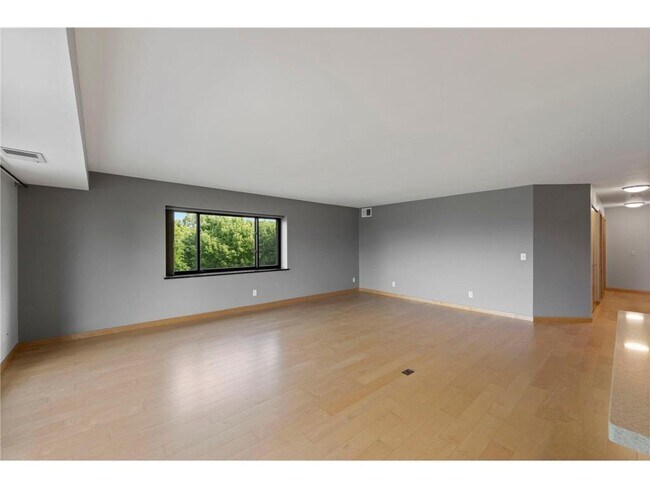 Building Photo - 2885 Knox Ave S