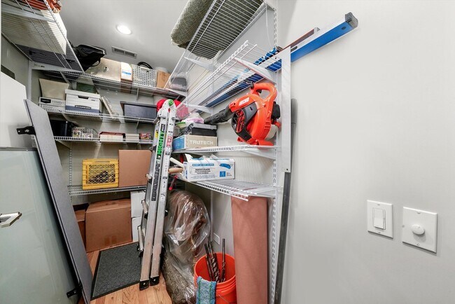 Building Photo - 1327 W Washington Blvd