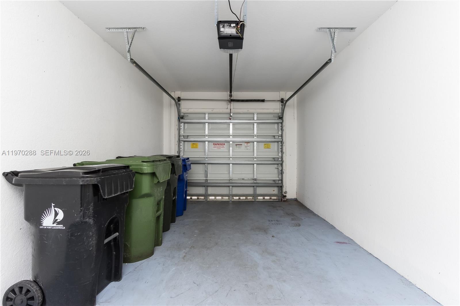 Building Photo - 623 NE 8th Ave