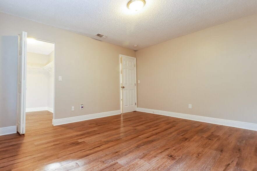 Building Photo - 4459 Springwood Rd