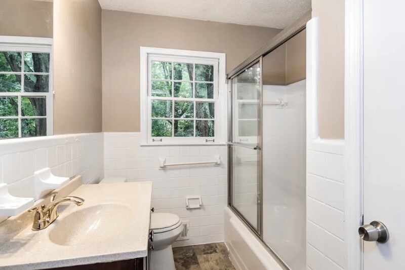 Building Photo - 2905 Piedmont Dr