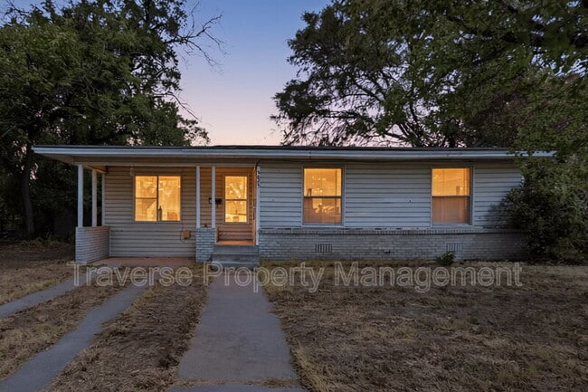 Building Photo - 5025 Catalpa St