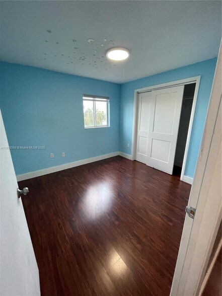 Building Photo - 1475 SW 8th St