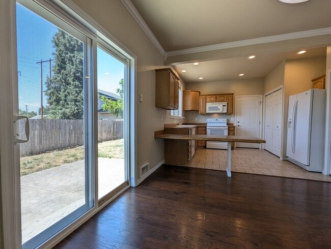 Building Photo - 3-Bedroom, 1.5-Bath Home In Bethel Danebo ...