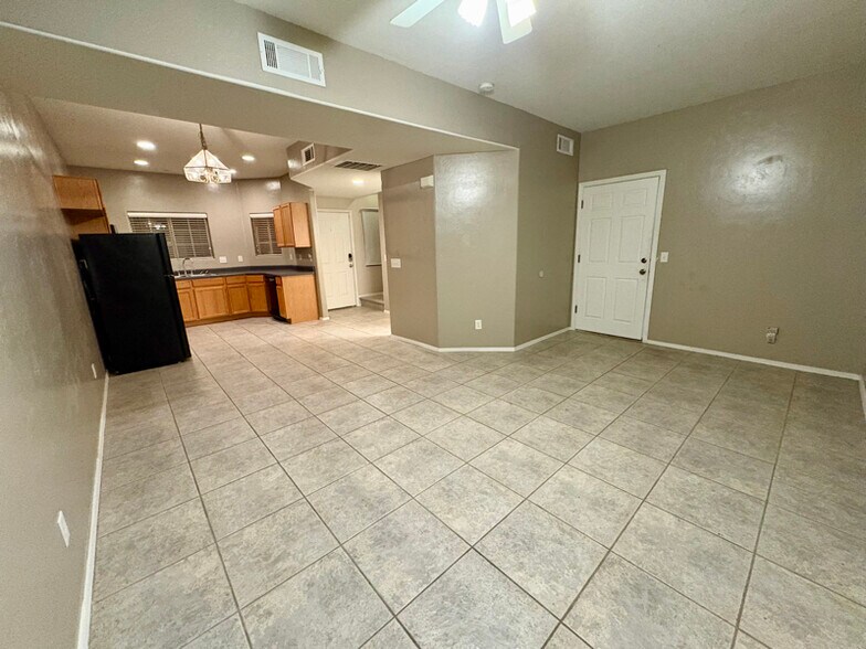 Building Photo - 2863 E Vespers Pl