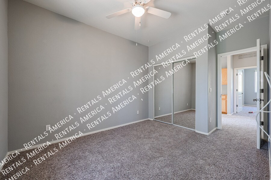 Building Photo - 3672 E Sundance Ave