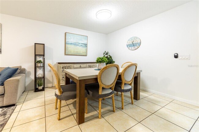 Building Photo - 2860 Club Cortile Cir