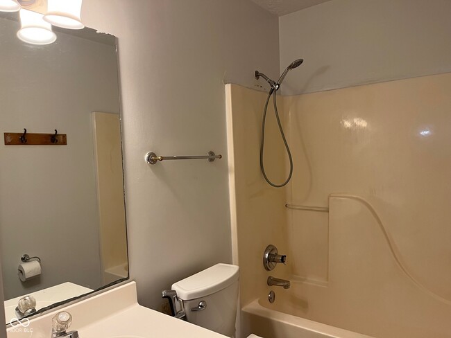 Building Photo - 2724 Granada Cir N