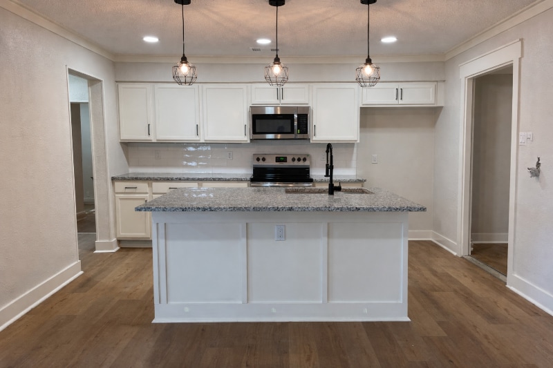 Building Photo - 604 12th St SE