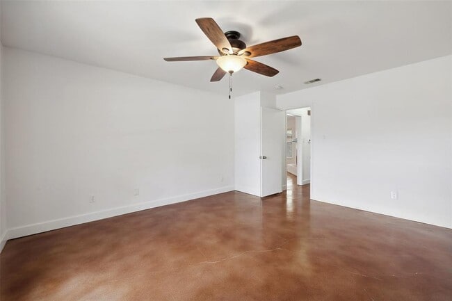 Building Photo - 7202 Squirrel Oak Cir