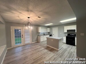 Building Photo - 8230 Cantura Mills