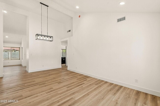 Building Photo - 11128 E Sahuaro Dr