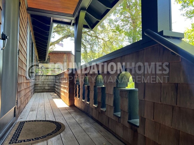 Building Photo - Picturesque 1BR/1BA Ross Cottage!  A/C! Al...