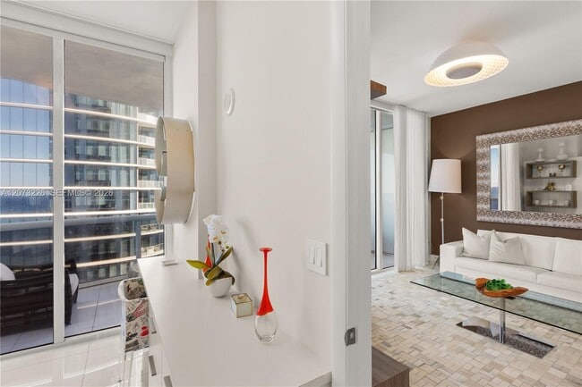 Building Photo - 15811 Collins Ave
