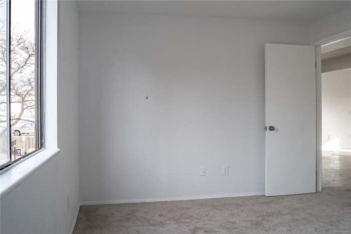 Building Photo - 313 W Lehow Ave