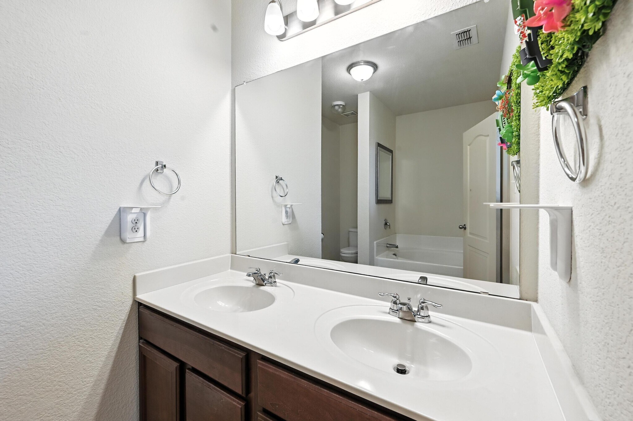Building Photo - 10525 Wild Meadow Way