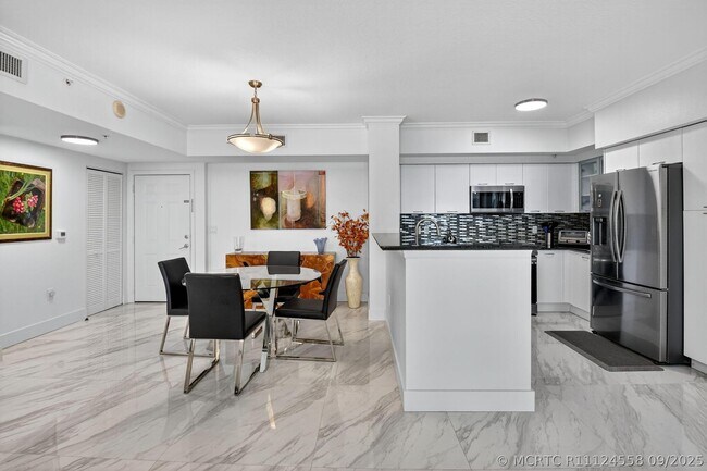 Building Photo - 625 Casa Loma Blvd