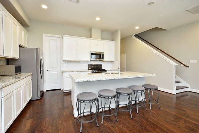 Building Photo - 5502 Camaguey St