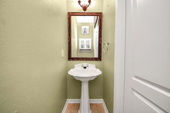 Building Photo - 13114 Oak Ledge Dr