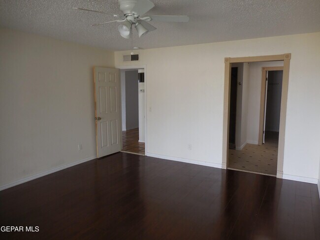 Building Photo - 3241 Point Ct