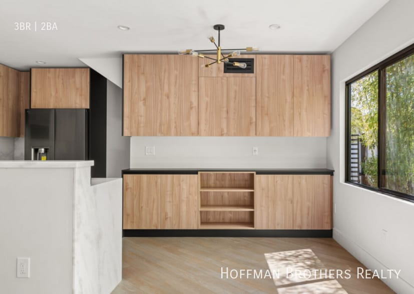 Building Photo - 1450 1/2 Crescent Heights Blvd