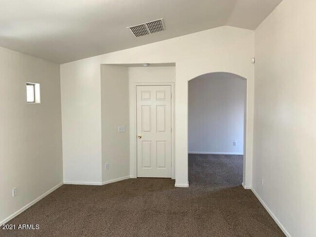 Building Photo - 6005 S 15th Dr