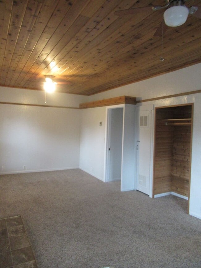 Building Photo - Cute Home in Sandpoint