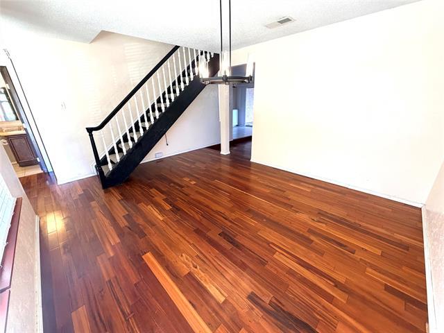 Building Photo - 2021 Clubview Dr