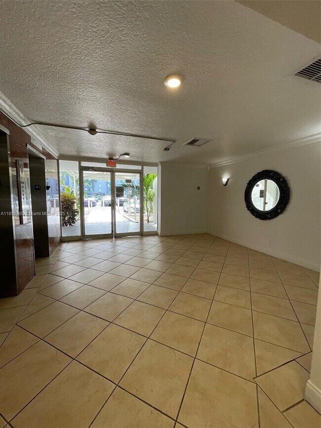 Building Photo - 9143 SW 77th Ave