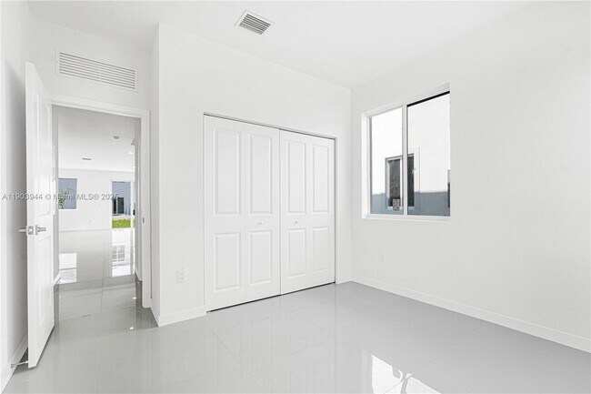 Building Photo - 22555 SW 125th Ave