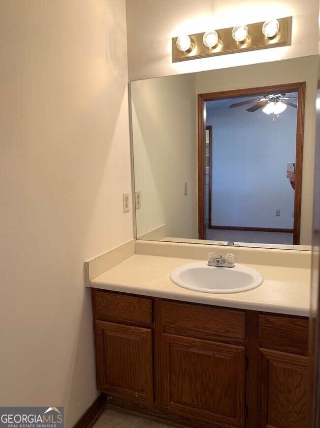 Building Photo - 1107 Booth Ct SW