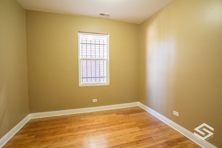 Building Photo - 1231 S Avers Ave